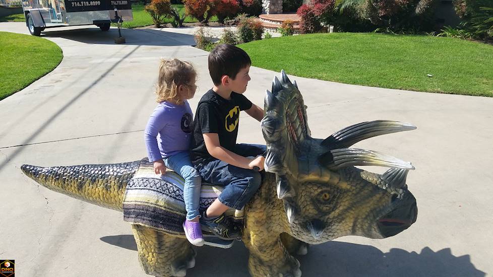 <p>Triceritops Ride</p>